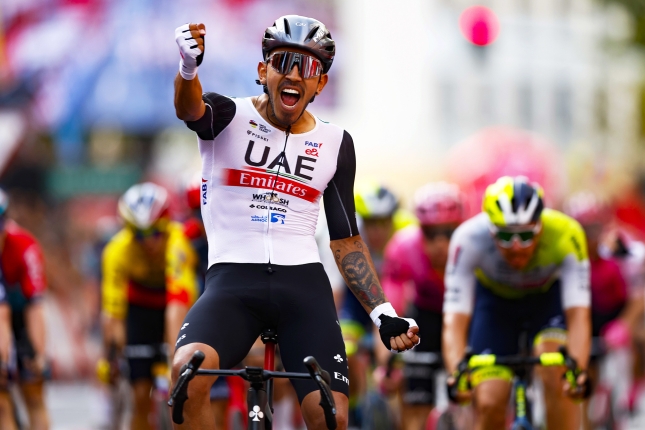 Vuelta a Espaňa: Groves koncovku 12. etapy nezvládol, prekvapil ho Molano, Kuss zostal v červenom