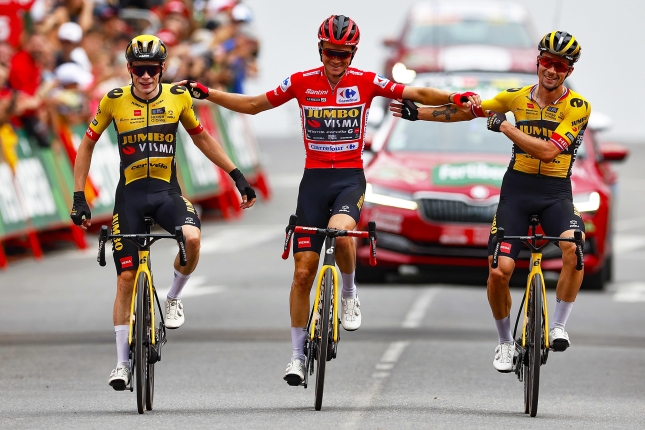 Vuelta a Espaňa: V poslednej horskej etape vyhral Poels pred Evenepoelom, Kuss udržal červený dres a získa titul