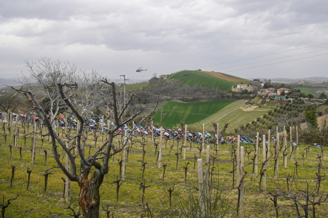 Stredajšie Tirreno: Po 239 kilometroch v daždi sa tešil Vendrame, Gannu dostihol MVDP