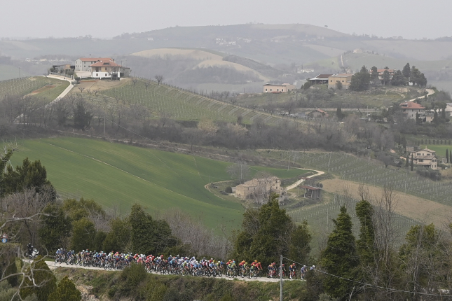 Tirreno: V Del Tronte to bolo zase o Gannovi. Poskočil na druhé miesto v GC a rozbehol šprint pre Milana, trofej ide Ayusovi