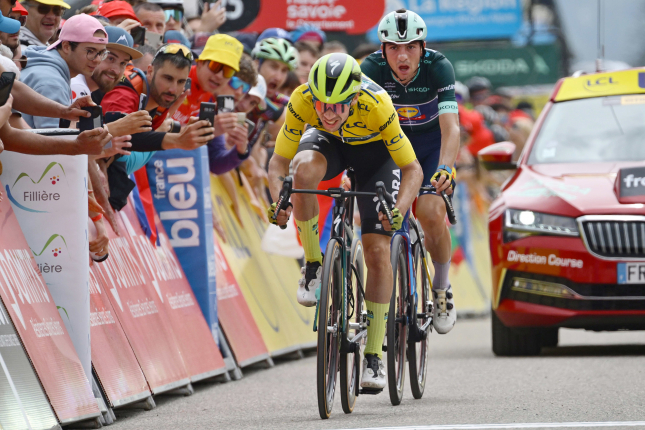 Dauphiné ukončil horský triler: Po frontálnom útoku Ineosu a Jorgensona Roglič iba o sekundy uhájil žltý dres