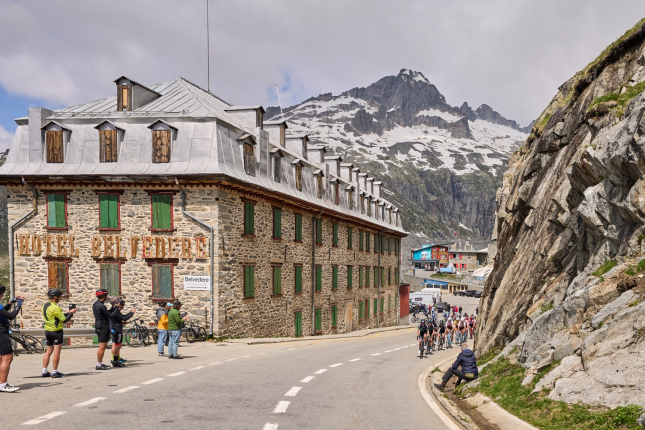 Švajčiarsko: etapa v kantóne Ticino s ďalším horským dojazdom, Adam Yates dosiahol svoje dvadsiate šieste profesionálne víťazstvo